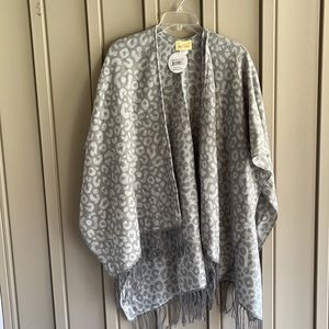 Viv & Lou Smokey Leopard Kennedy Shawl